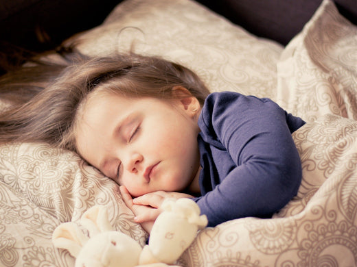 Comment Faire Dormir votre Bébé sur le Côté : Tout ce qu’il Faut Savoir pour un Sommeil Sécurisé